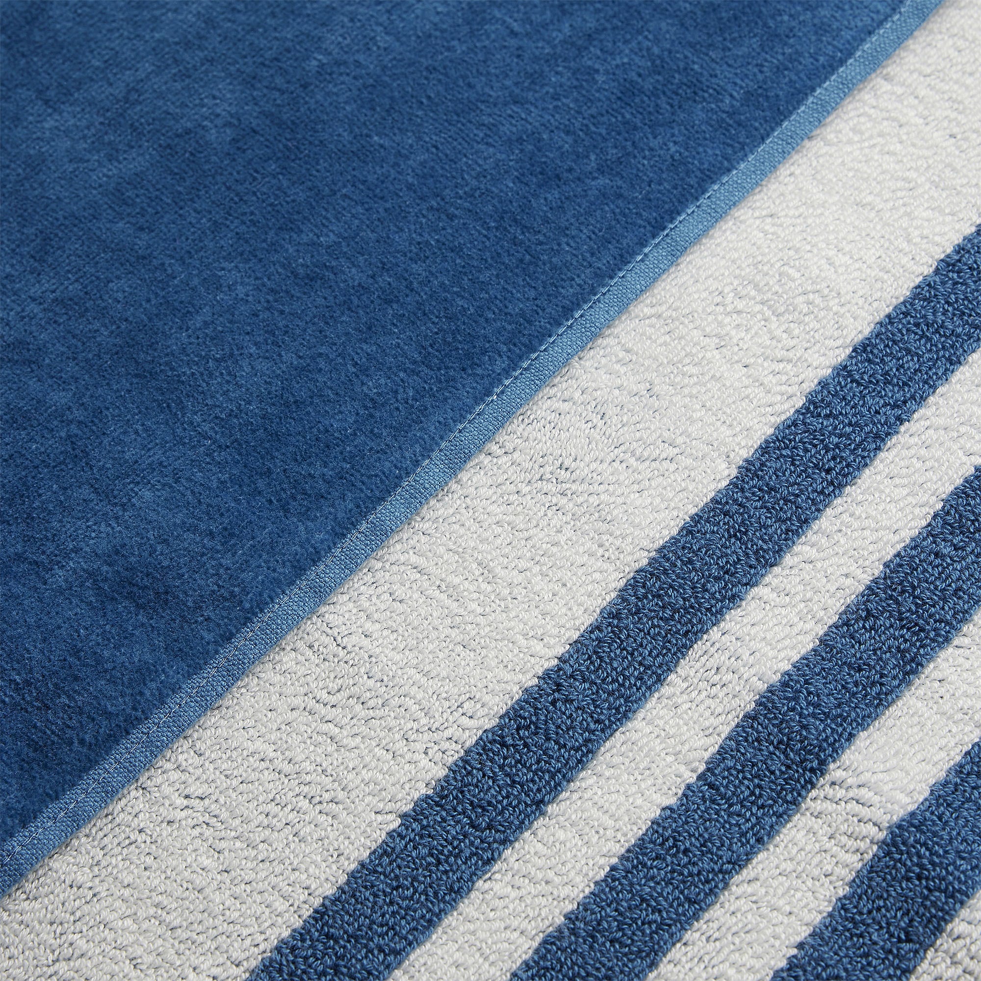 Mod Trefoil Towel SPZL - Image 2