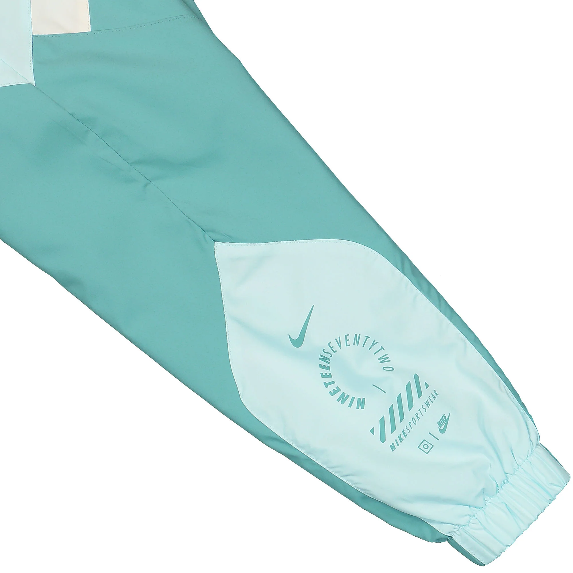 Wmns Woven Jacket - Image 4